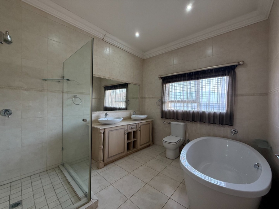 4 Bedroom Property for Sale in WestLake Country Safari Estate North West